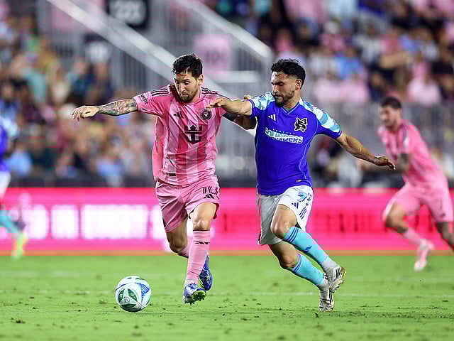 Lionel Messi scores goal