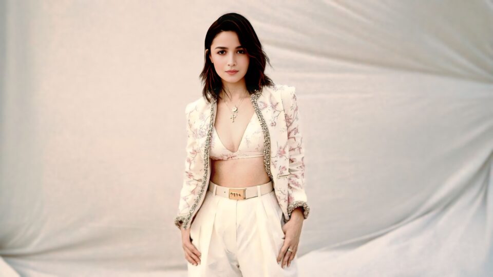 Alia Bhatt airport mobbing