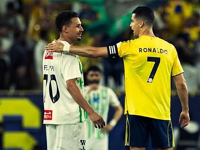 Ronaldo gesture leaves player