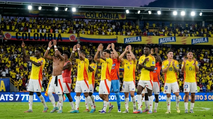 Colombia team applauding stadium fans