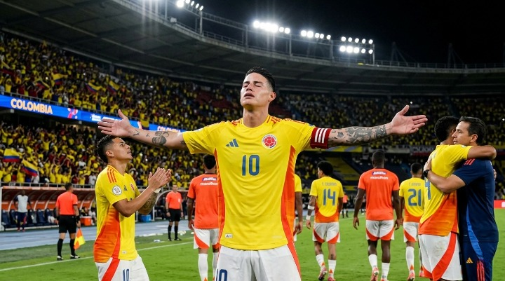 Colombia team applauding stadium fans