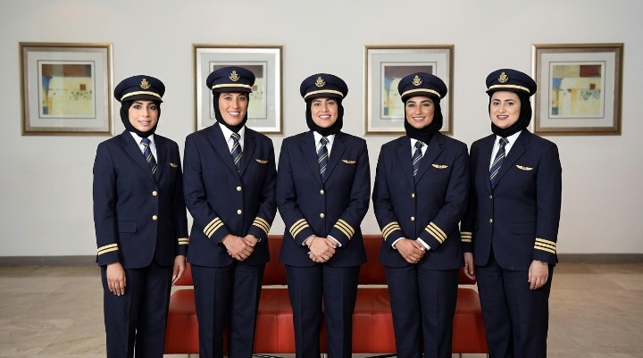 Emirati women pilots standing together