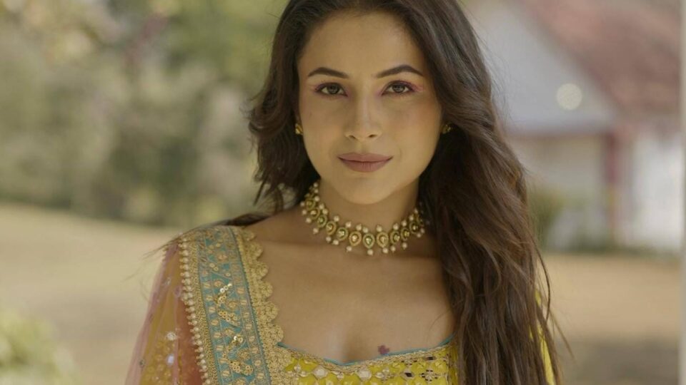 Shehnaaz Gill nose ring